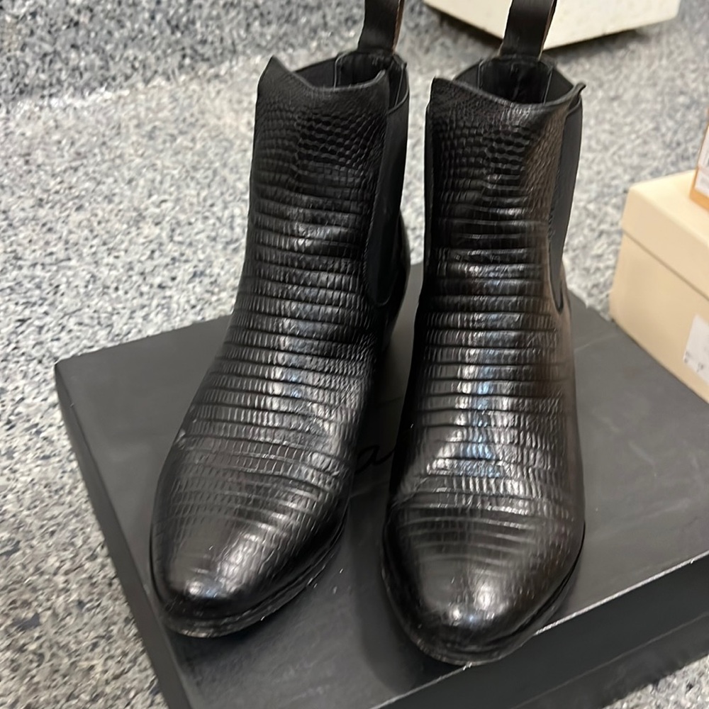 Leather short boots